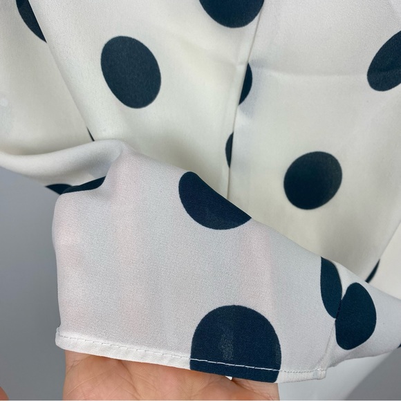 Ann Taylor LOFT Polka Dot Sleeveless Blouse Ruffle V-Neck Ivory & Blue L - Picture 3 of 9